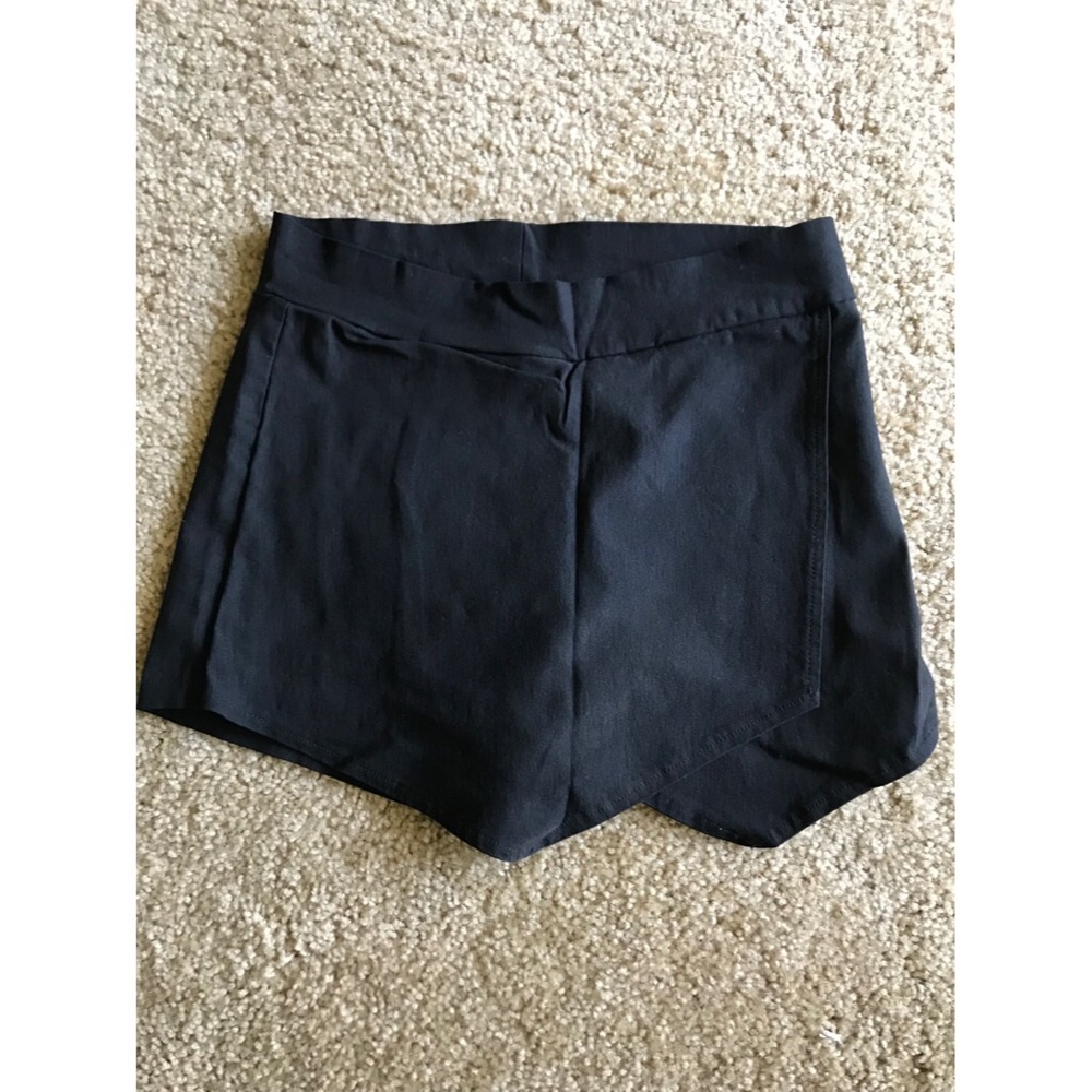 Black skort
